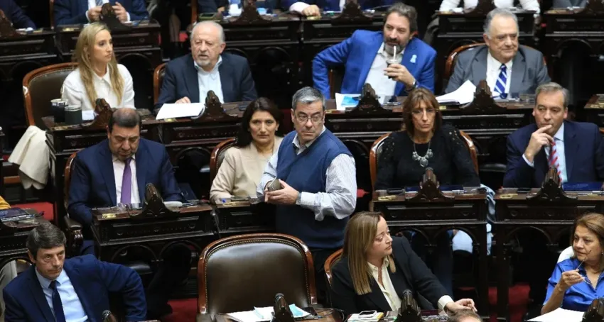 Diputados de la oposición pidieron una sesión especial para rechazar el DNU de Javier Milei