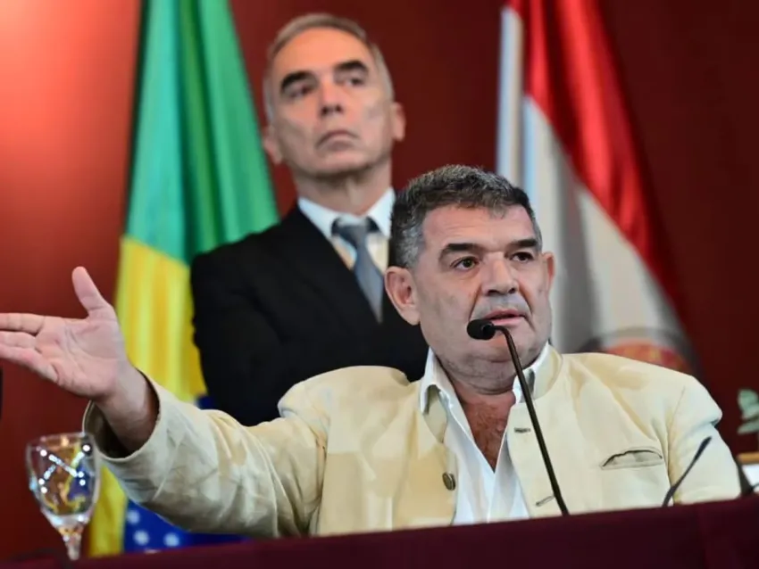 Desplazaron a Alfredo Olmedo de la presidencia del Parlasur