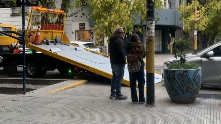 Cuánto cuesta el servicio de grúa que los conductores deberán empezar a pagar tras una medida del Gobierno