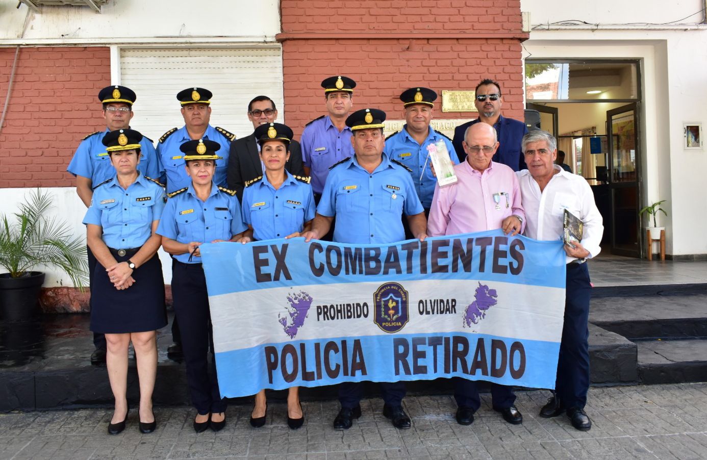 La Policía del Chaco rindió homenaje a los veteranos y caídos en la guerra de Malvinas