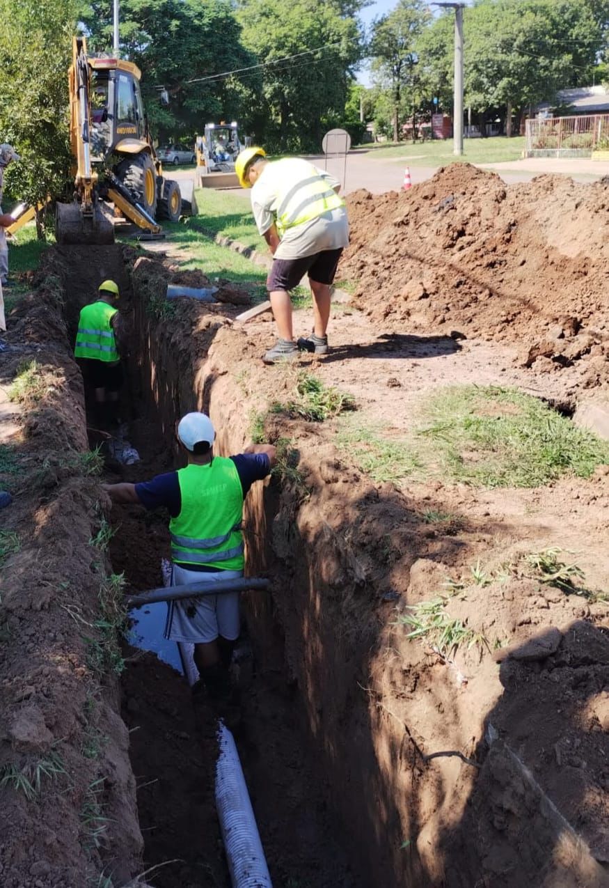 La Leonesa: SAMEEP ejecuta trabajos de saneamiento y reposición de cañerías cloacales