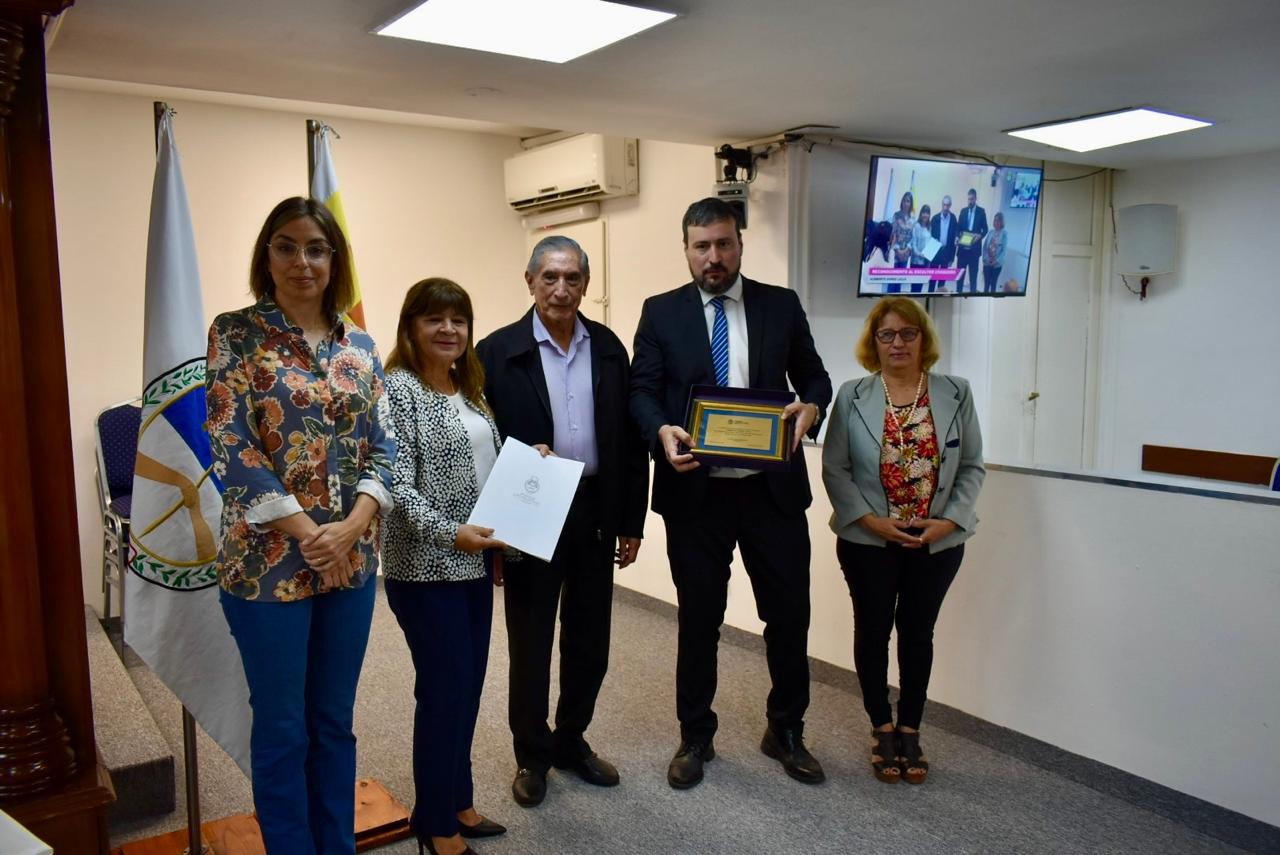 La Legislatura reconoció al escultor chaqueño Humberto Gómez Lollo: “Me siento un profeta en mi tierra”