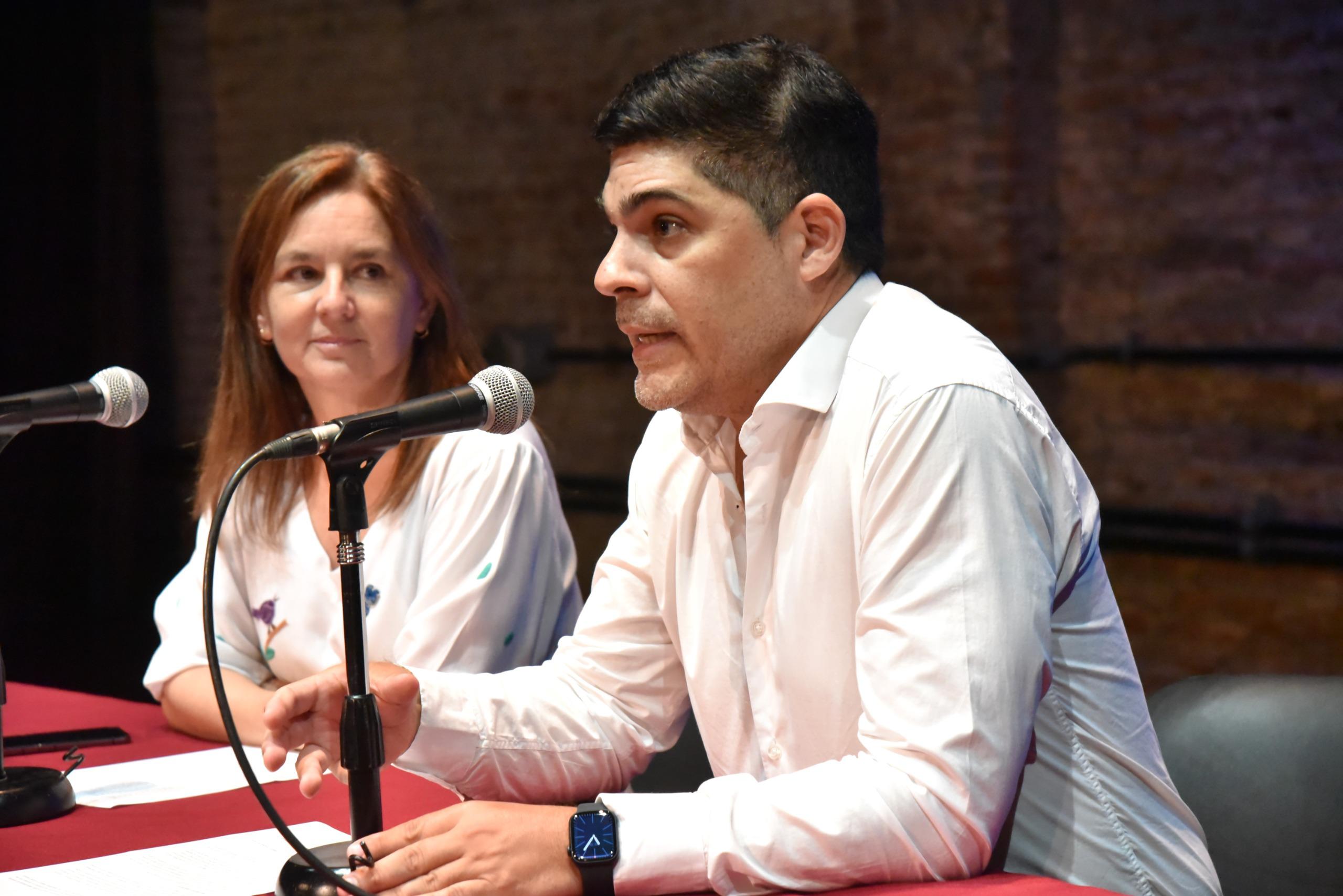 El ciclo teatral Poen Alarcón abrirá este domingo su edición 2024 con «Ese día en el que nos encontramos todos» en el Guido Miranda