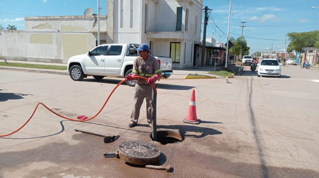 Las Breñas: Sameep realizó trabajo de limpieza y mantenimiento de cloacas