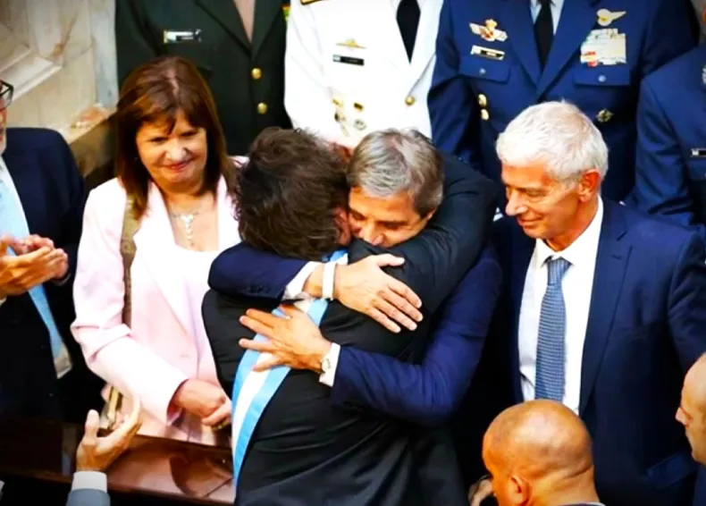 Con un fuerte respaldo a Luis Caputo, Javier Milei festejó el dato de inflación de abril