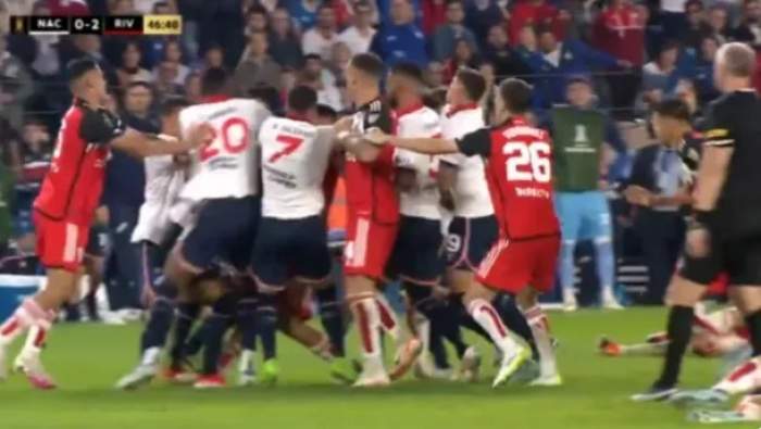 Plancha y trompada: la jugada de la polémica entre River y Nacional