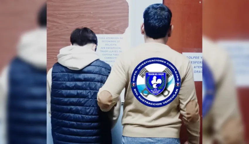 Al borde de la tragedia: motociclista atropelló a una niña mientras corría picadas en el aeropuerto