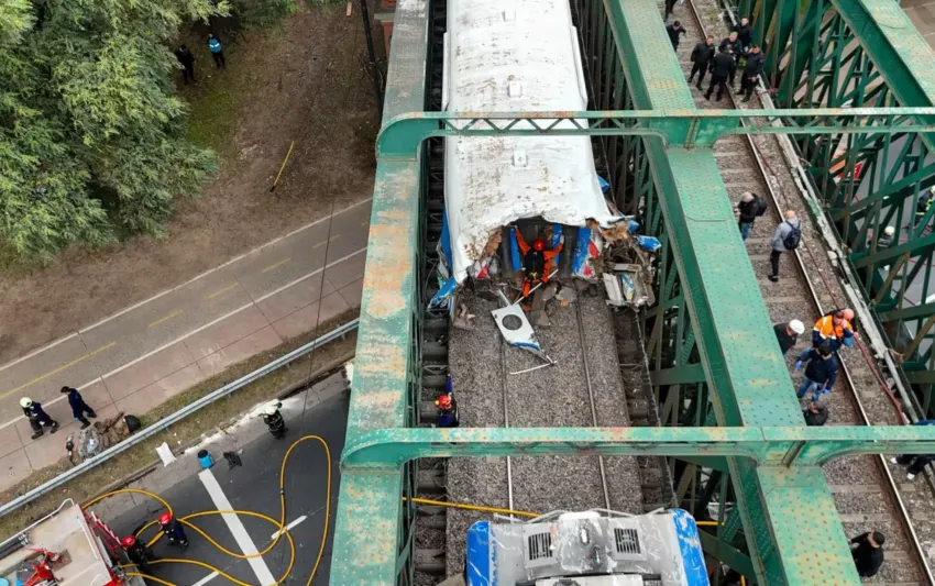 Desde el Gobierno no descartan que el choque de trenes en Palermo haya sido por «un error humano»