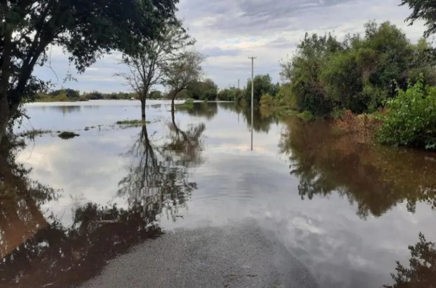 Crecida del Río Uruguay en Entre Ríos: una ruta quedó bajo agua y un pueblo tuvo que suspender las clases