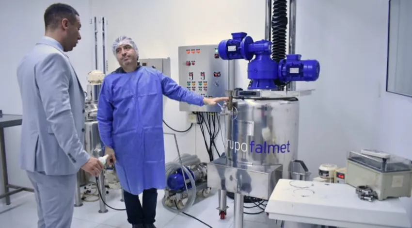 Donaron un nuevo reactor al laboratorio de la UNCAUS para elaborar repelentes