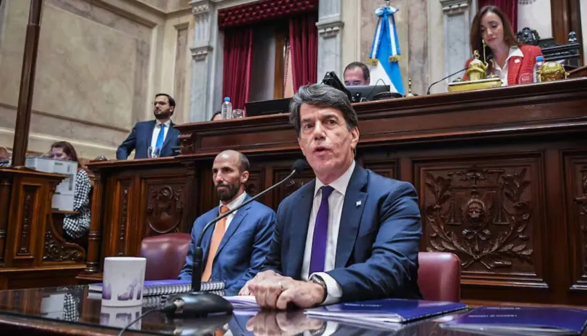 El jefe de Gabinete dijo ante el Senado que el Gobierno proyecta un 139% de inflación interanual