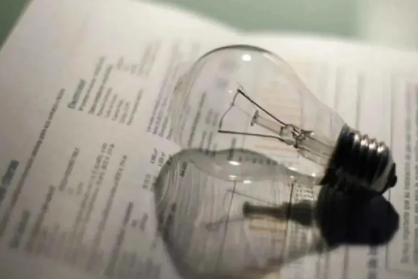 Nación analiza congelar las tarifas de luz y gas durante todo el invierno