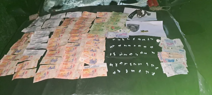 Atraparon a una pareja de Resistencia que vendía cocaína portando un revólver