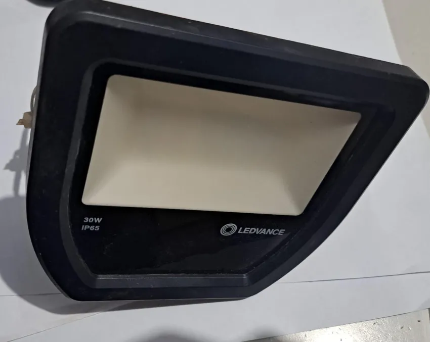 Intentaron robar luminaria de un local céntrico ubicado a escasos metros de la peatonal de Resistencia