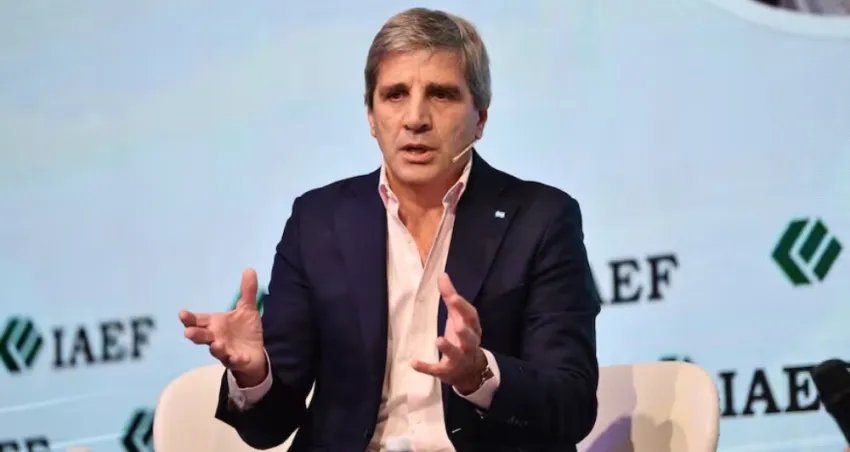 Luis Caputo habló del cepo y adelantó que «en mayo también tendremos superávit»