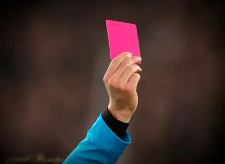 Llega la tarjeta rosa: la nueva implementación de la Conmebol para la Copa América 2024