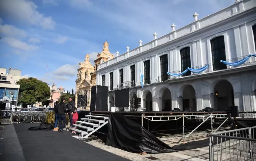 En el medio de las versiones de cambios de ministros, Javier Milei viaja a Córdoba junto a todo su Gabinete