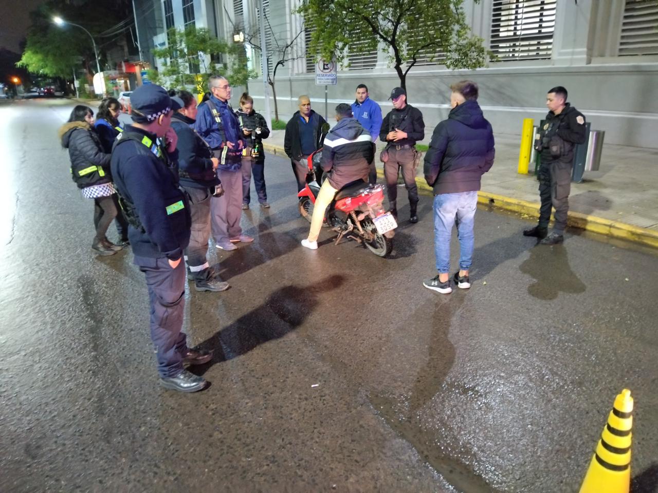 Operativo cerrojo y ordenamiento vehicular, un motociclista con 1.71 g/l de alcohol terminó detenido por disturbios