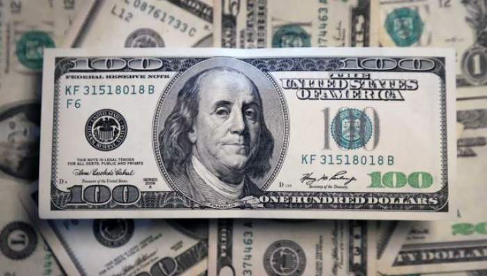 El dólar alcanza récord histórico a $1280