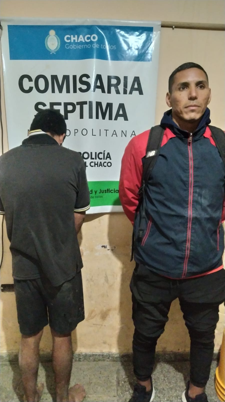 Lo identificaron con camaras de seguridad sustrayendo un medidor de agua