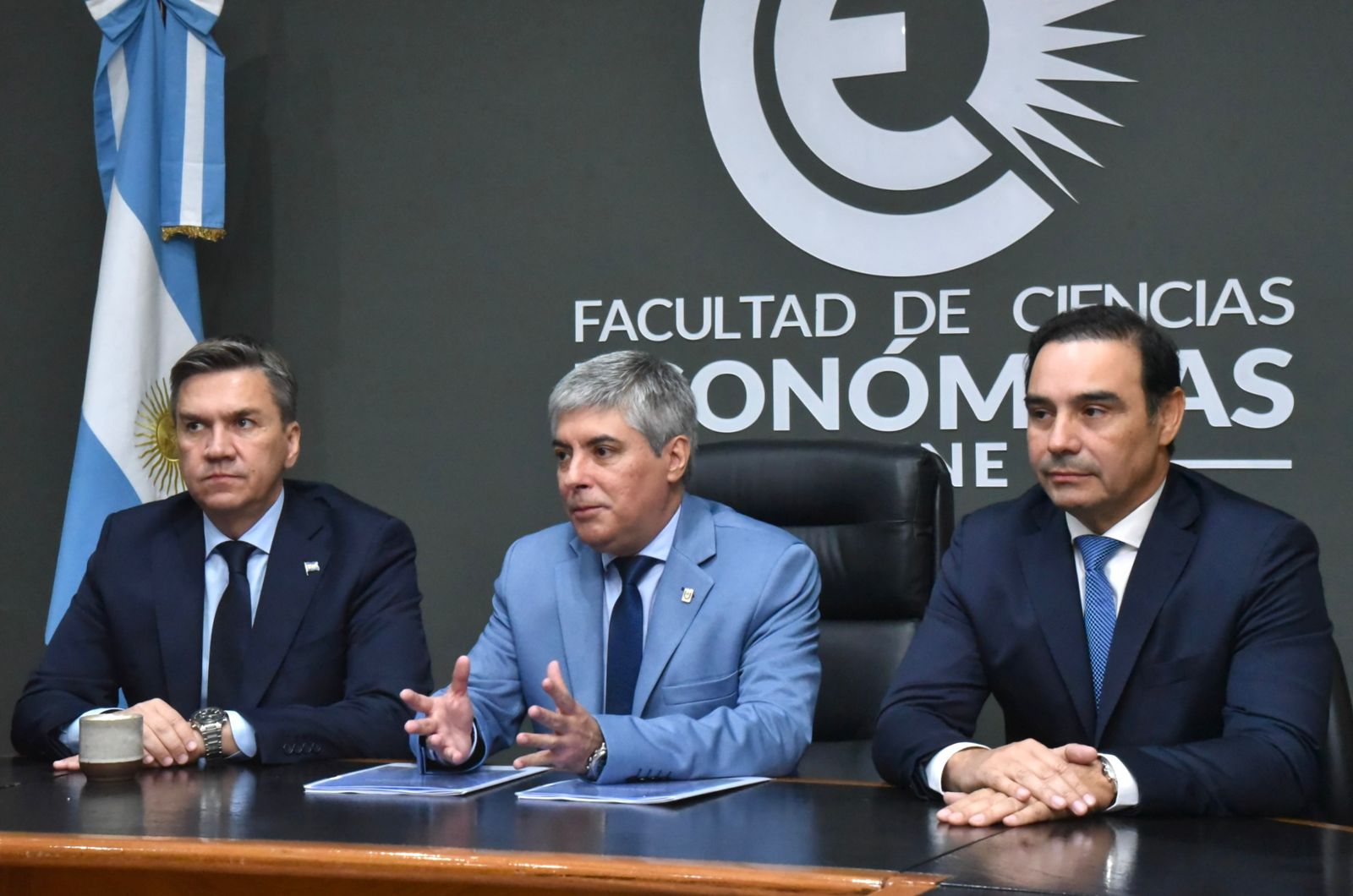 Los gobernadores Zdero y Valdés, junto a las Universidades, en la presentación del programa «Munigestión»