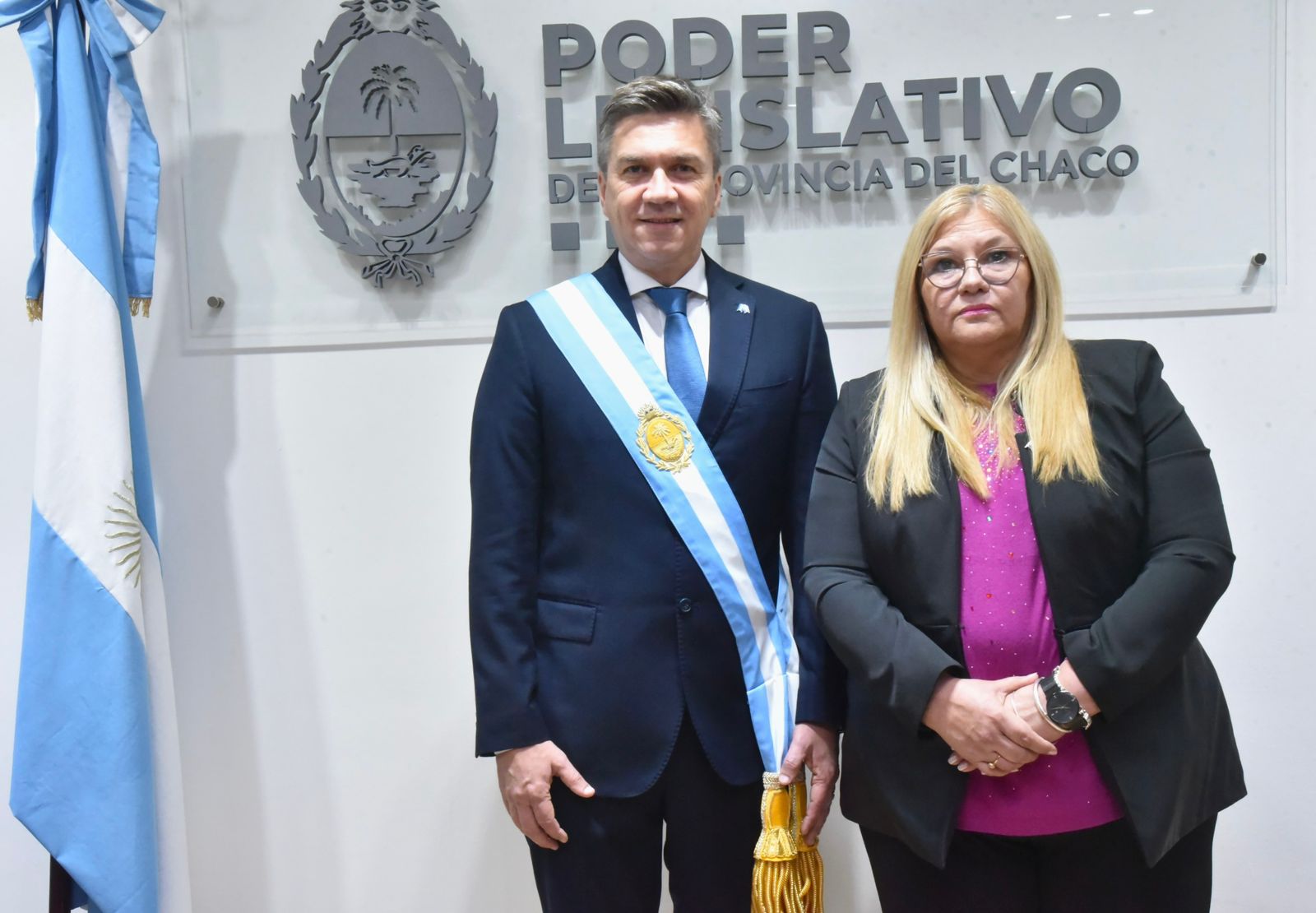 El gobernador Zdero recibió la Banda Gubernamental, por parte de Delgado