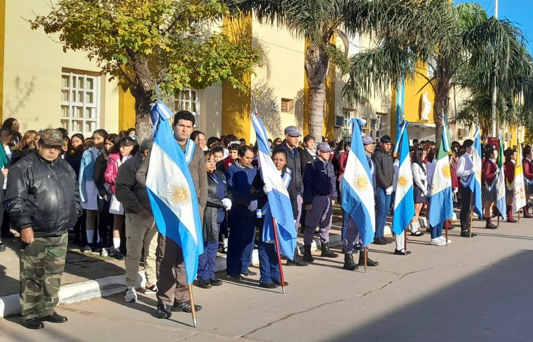 Gral. Pinedo: El gobierno provincial acompañó el acto patrio y el aniversario 112º de la localidad