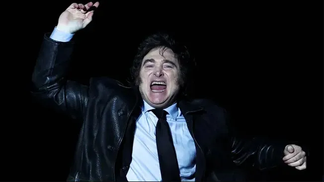 Milei presentó su libro y canto en el Luna Park, en un show anti estado