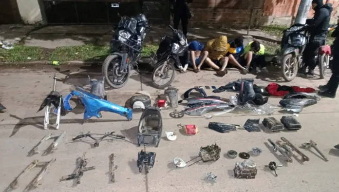 Demoraron a cinco jóvenes por trasladar motopartes en plena madrugada