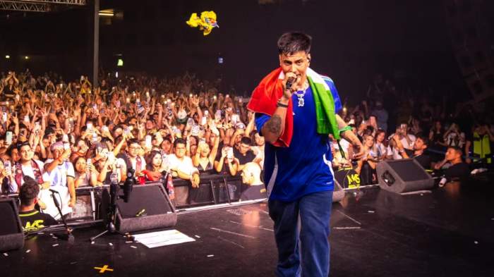 Duki enfrentó a un fan durante su show en Milán