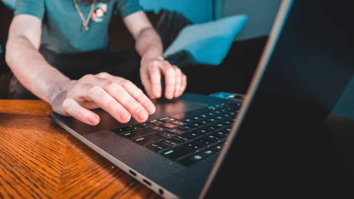 Un hombre preso por tenencia y distribución de pornografía infantil