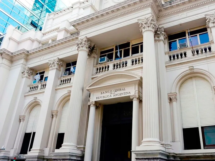 El Banco Central volvió a vender reservas y cerrará junio con saldo negativo