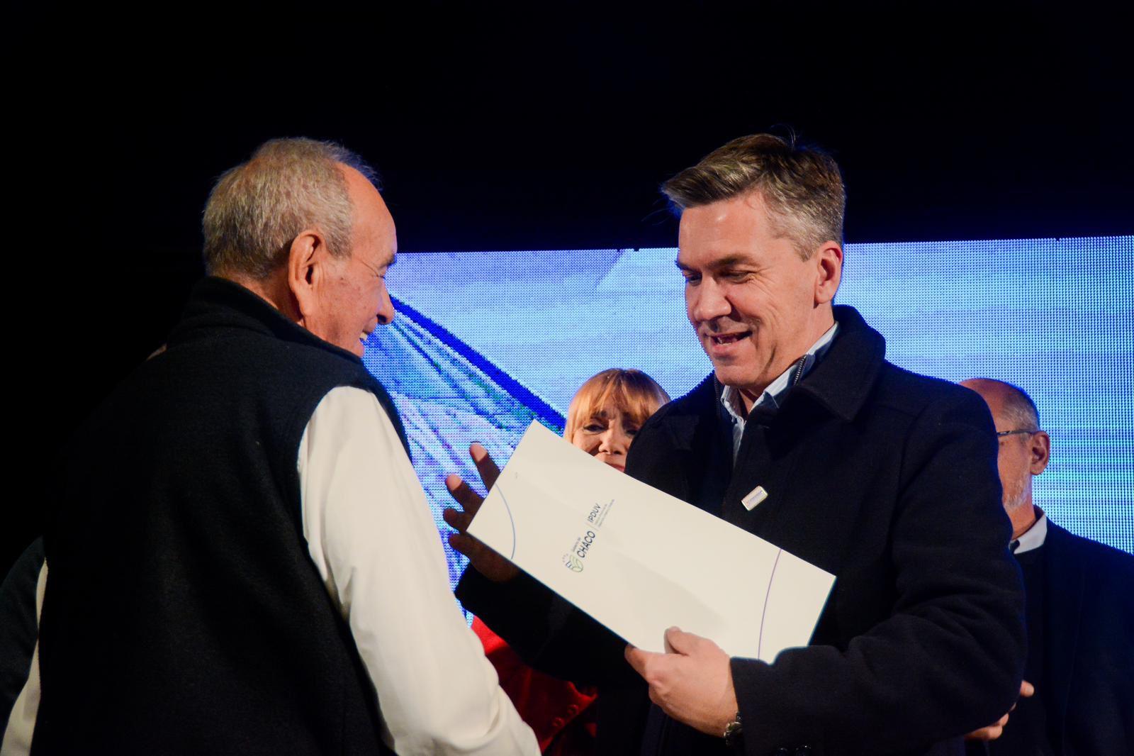 El gobernador Zdero entregó títulos de propiedad a vecinos de Resistencia