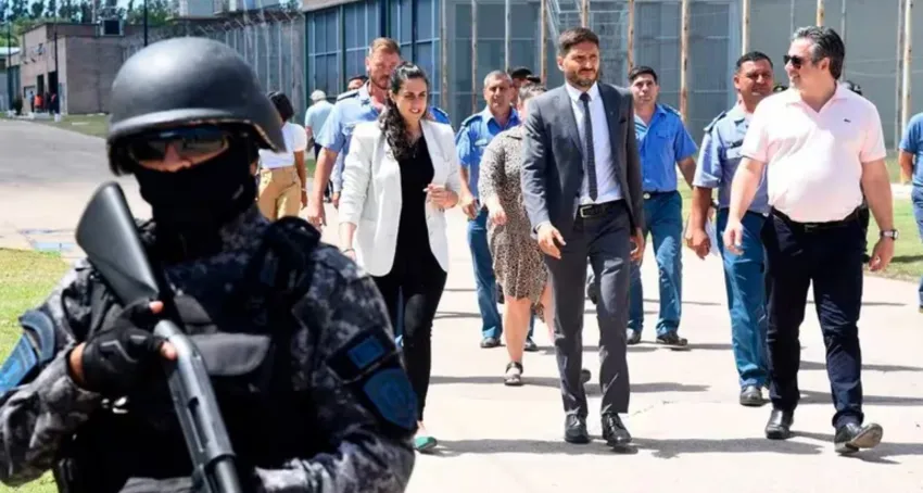 El Gobierno de Santa Fe anunció la construcción de una megacárcel a 200 kilómetros de Rosario