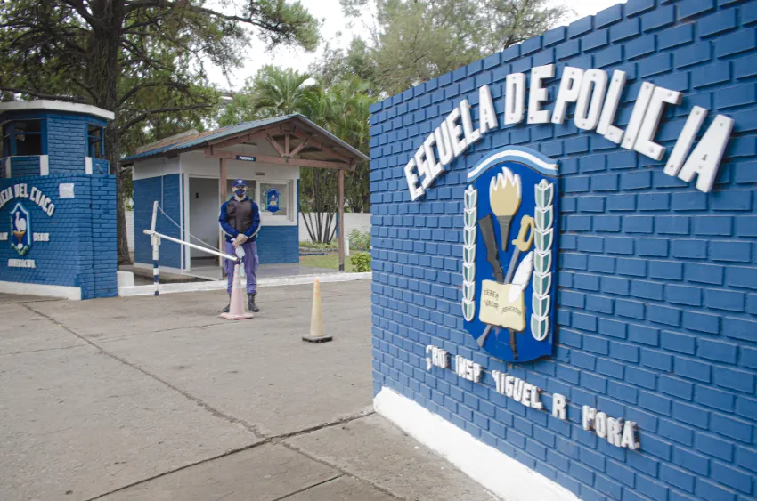 Suspenden las clases en la Escuela de Policía por un brote de influenza: hay 62 alumnos con síntomas