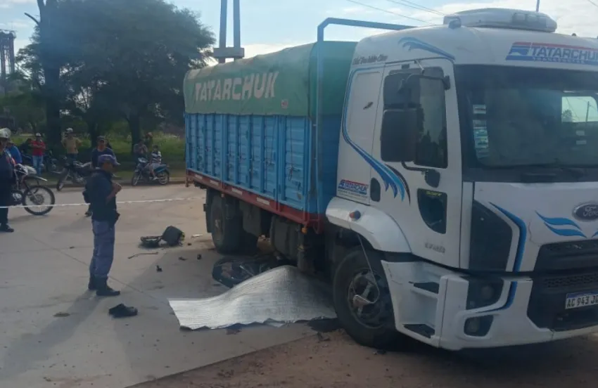 Trágico accidente se cobró la vida de un motociclista de 20 años: buscan al otro conductor que se fugó