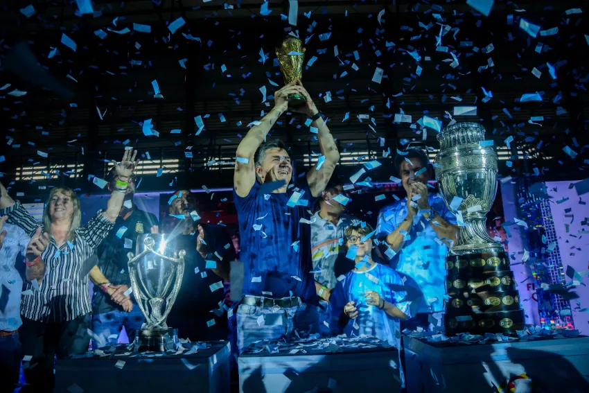 Zdero asistió a la exhibición en Chaco de las copas ganadas por la Selección argentina: «Es histórico»