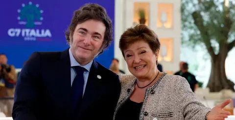 El FMI sostuvo que la inflación en el país bajará a un ritmo más rápido y pidió al Gobierno un plan para salir del cepo