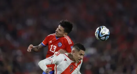 Chile y Perú se enfrentan en un partido clave en el grupo de Argentina