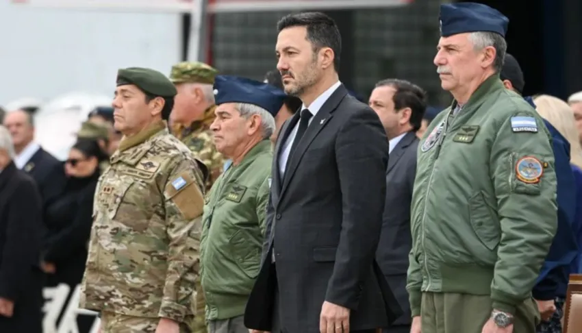 El ministro Petri prometió ser «implacable» con los responsables del bautismo con cal en el Ejército