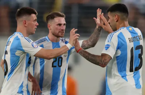 La Selección argentina enfrenta a Perú en la Copa América sin Messi ni Scaloni