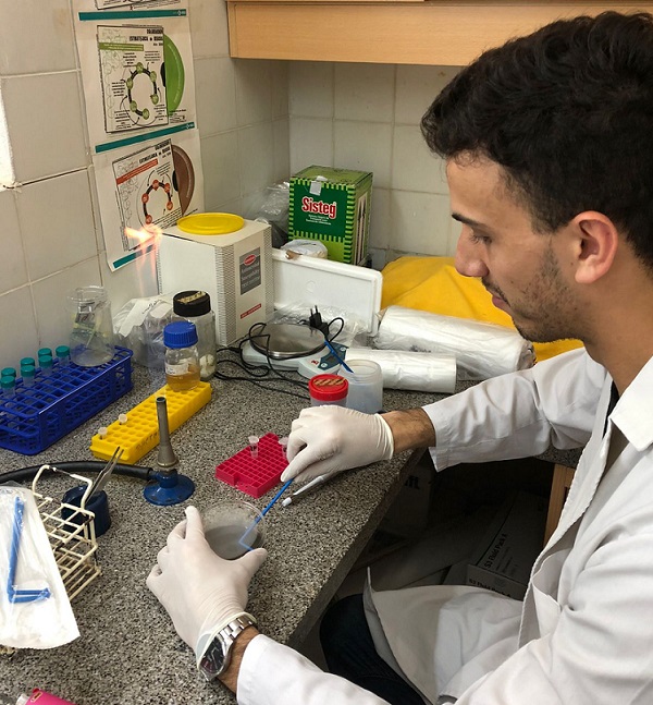 Estudiante de Medicina UNNE indaga presencia de Legionella en tanques de agua domiciliaria