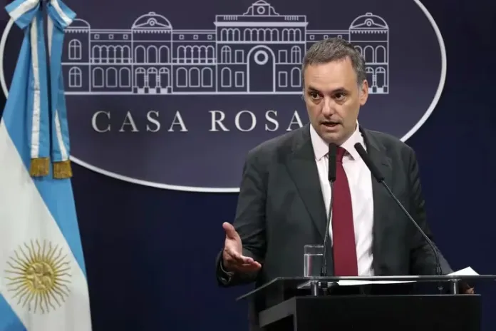 Nuevos despidos en el Estado: «El 30 de junio habrá otra barrida y limpieza», confirmó Adorni