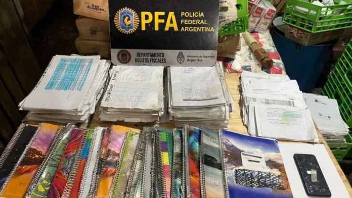 Allanaron catorce domicilios vinculados a movimientos sociales en la causa que investiga extorsión a beneficiarios