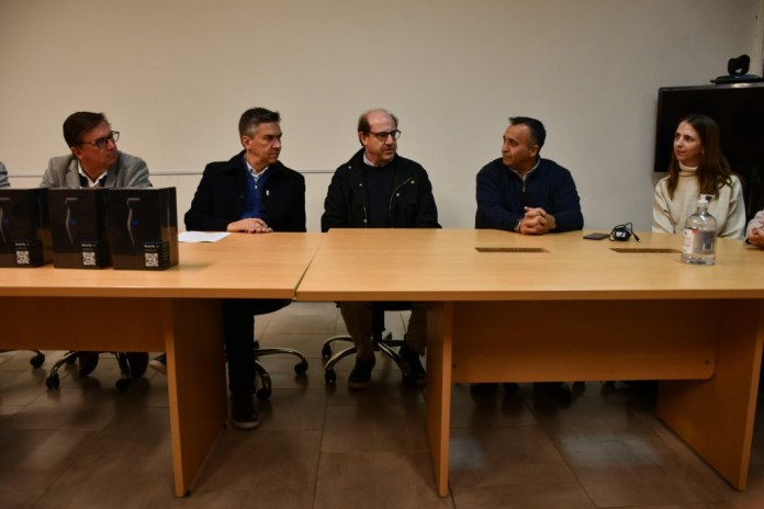 Zdero acompañó la entrega de ecógrafos en el Perrando para fortalecer el servicio de salud