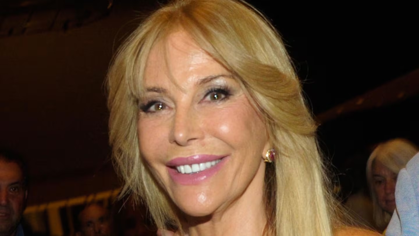 Graciela Alfano no para: esta vez se fotografió en microbikini diminuta de lentejuelas tornasoladas