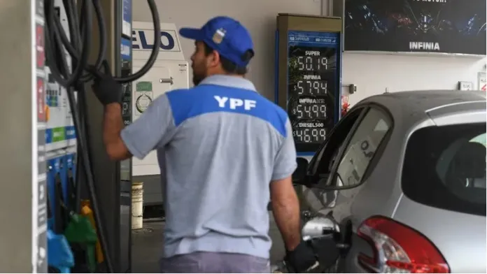 YPF anunció que a partir de mañana bajarán los precios de la nafta y el gasoil