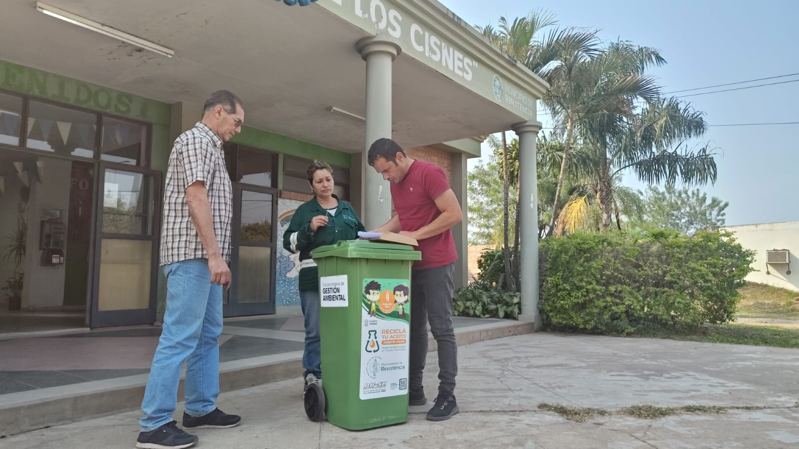 6 Centros Comunitarios Municipales de Resistencia con contenedores para aceite usado de cocina
