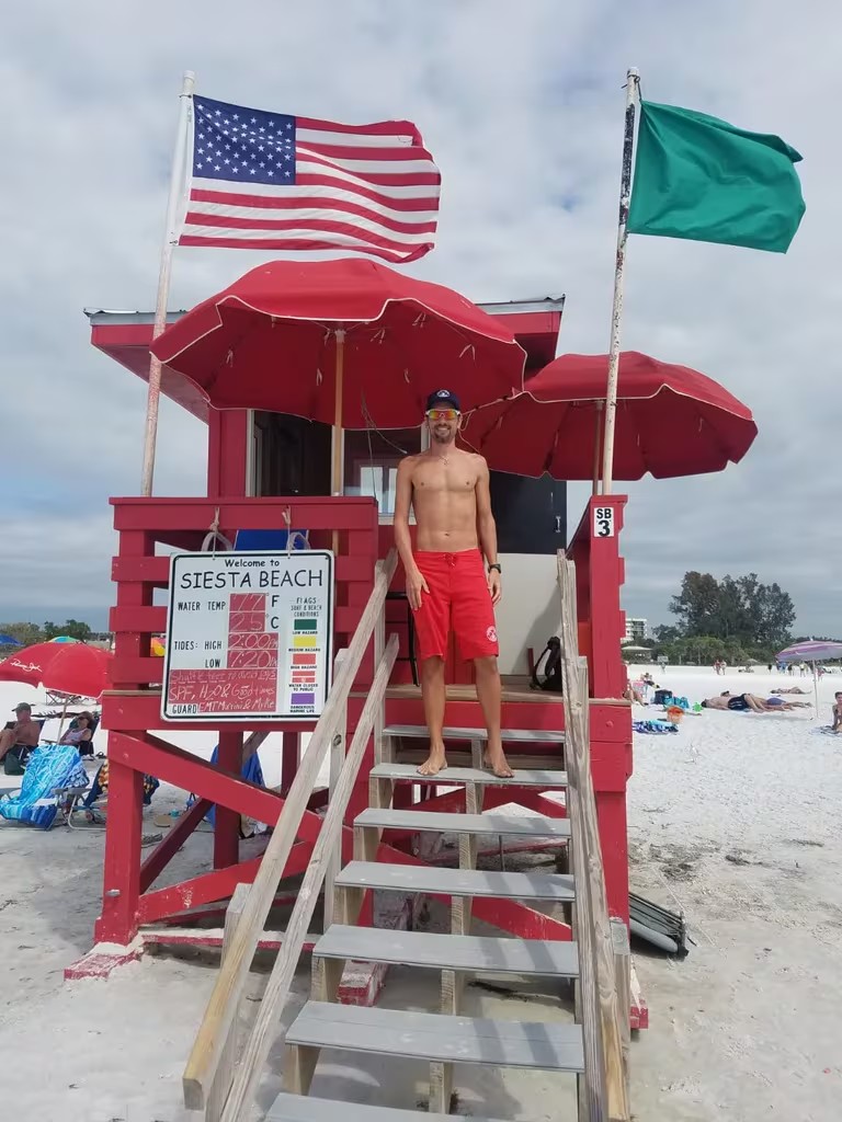 Un guardavidas argentino salvó a 9 personas en una playa de Estados Unidos