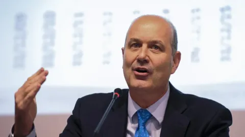 Reforma aerocomercial: la primera gran medida de Sturzenegger que Milei firmará el lunes